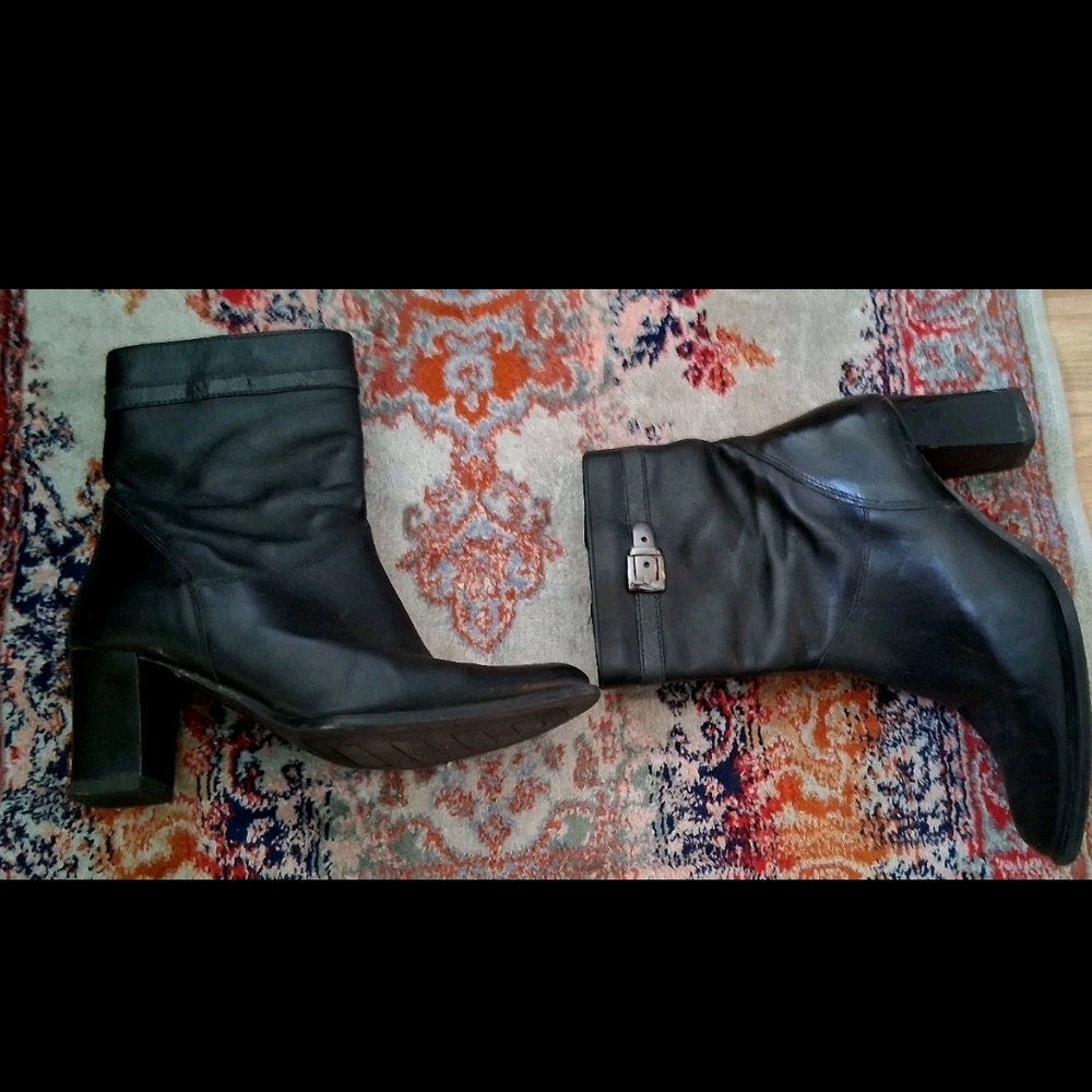 Chic Black Leather Heeled Boots